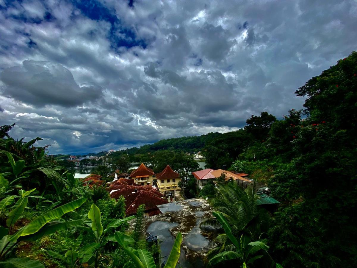 Sesatha Lake Kandy Exterior photo